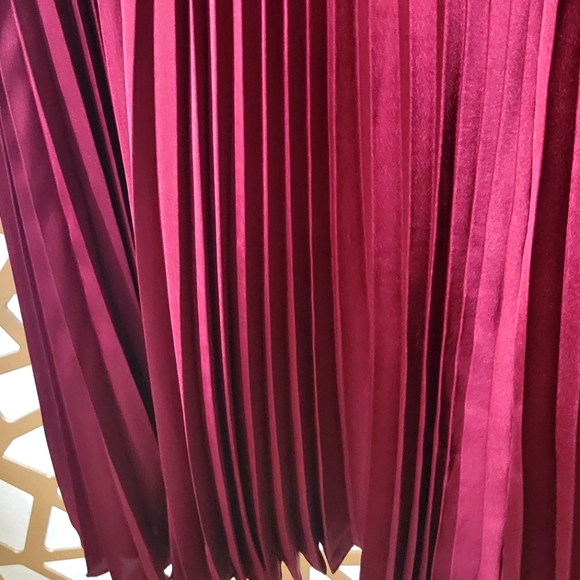 NWT BANANA REPUBLIC Wine Pleated Satin & Chiffon Dress - Picture 7 of 13